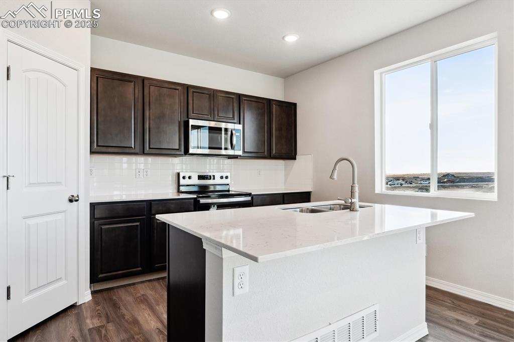 Image 10 of 26: Kitchen