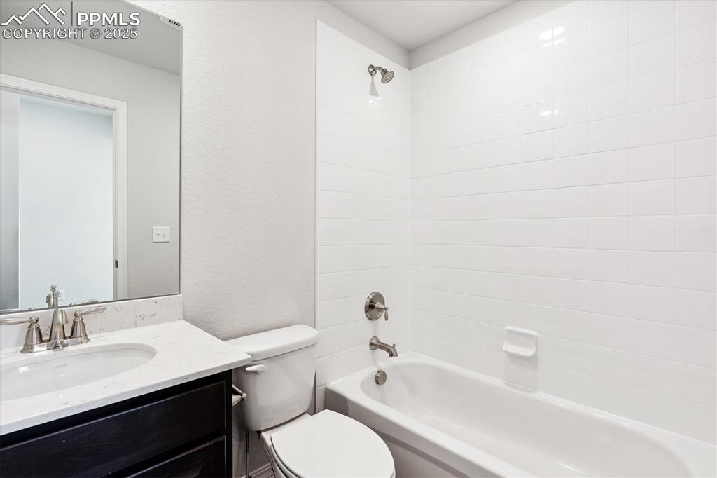 Image 6 of 26: Bathroom