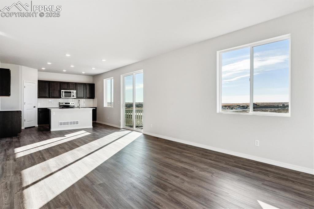 Image 7 of 26: Great Room
