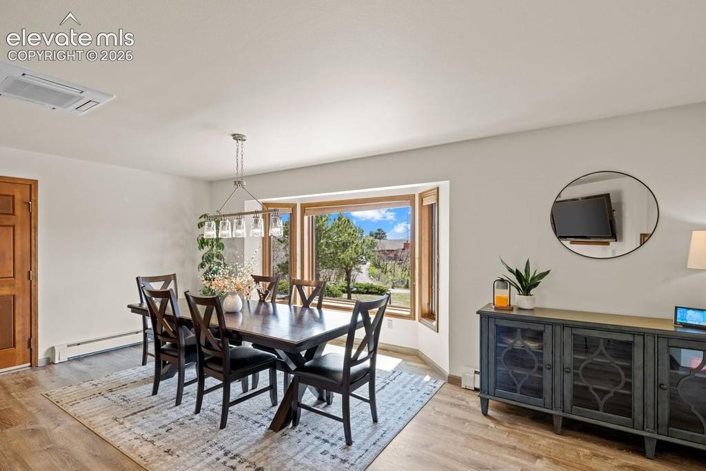 Image 13 of 44: Dining Area