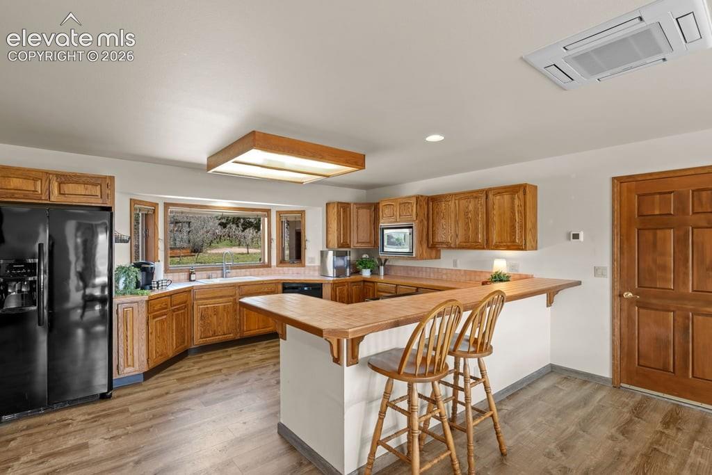 Image 17 of 44: Kitchen