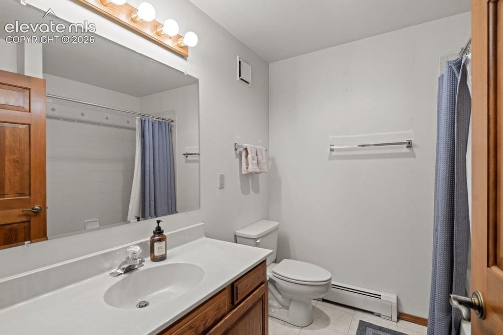 Image 33 of 44: Bathroom