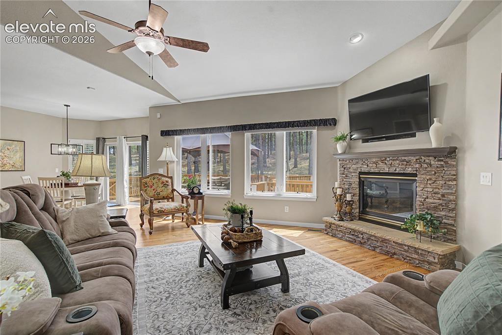 Image 11 of 48: Great Room