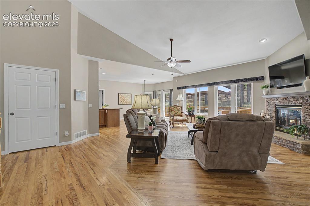 Image 12 of 48: Great Room
