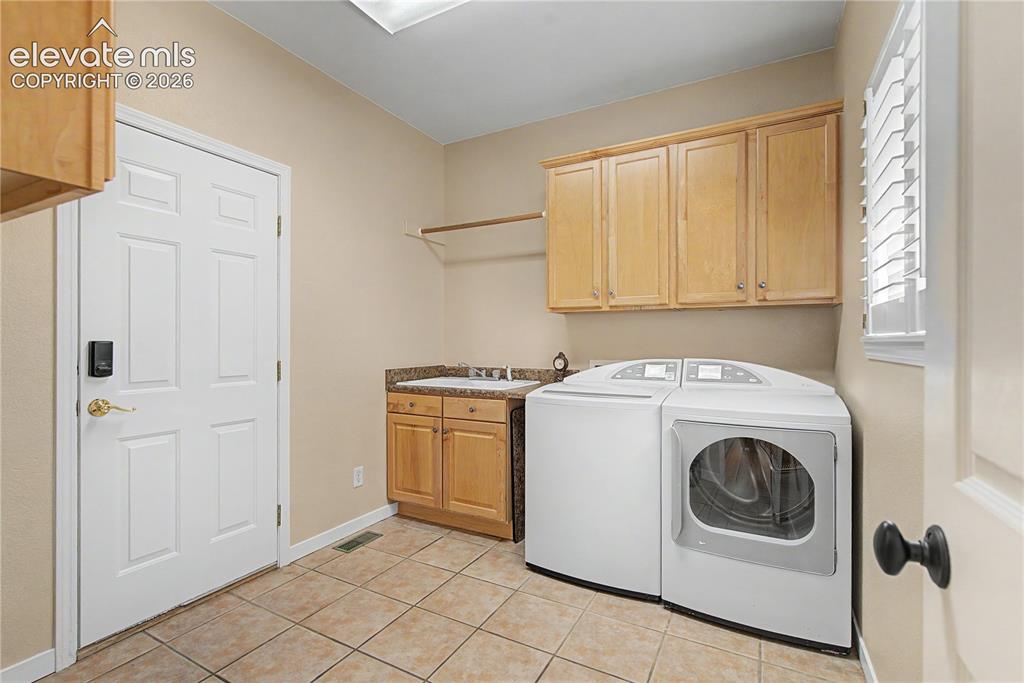 Image 19 of 48: Laundry