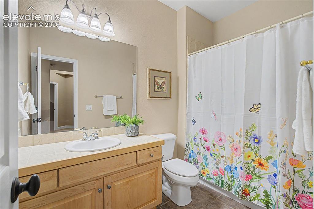 Image 30 of 48: Bathroom