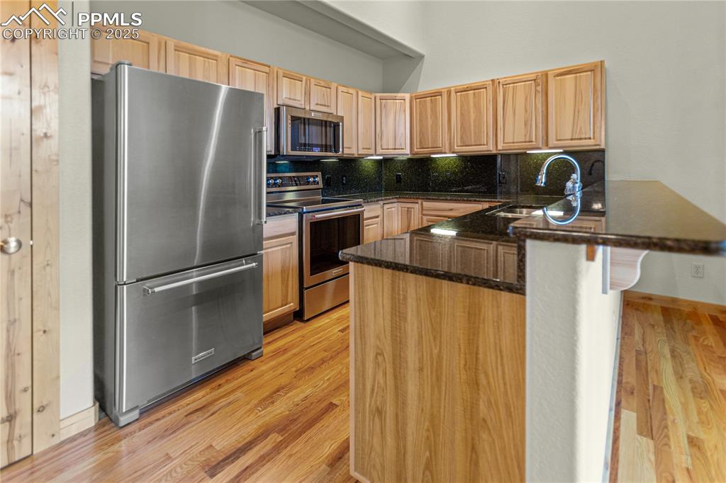 Image 6 of 37: Kitchen