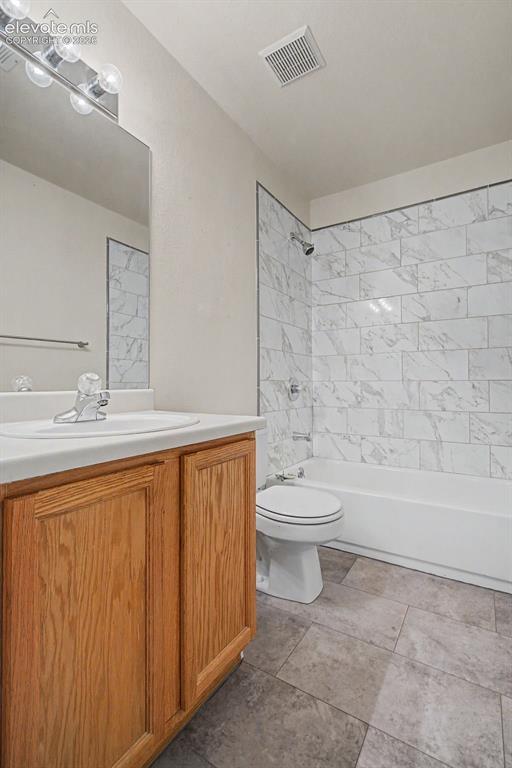 Image 22 of 22: Full Secondary Bathroom Accessible from Hallway