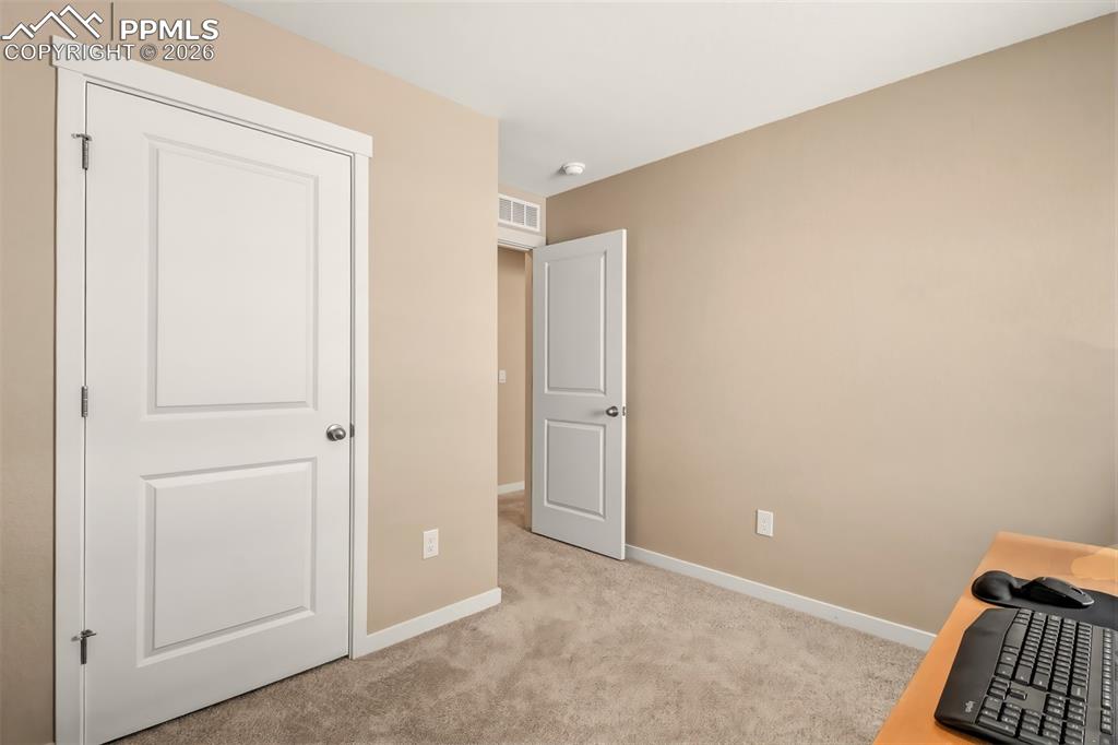 Image 19 of 31: Bedroom