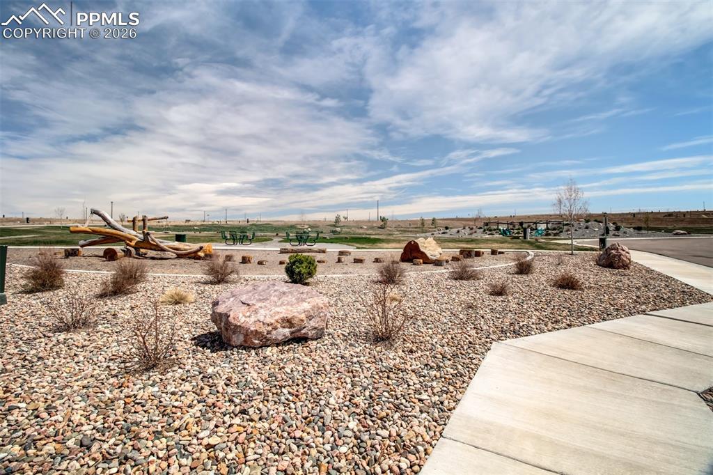 Image 31 of 31: P ark and great walking area 