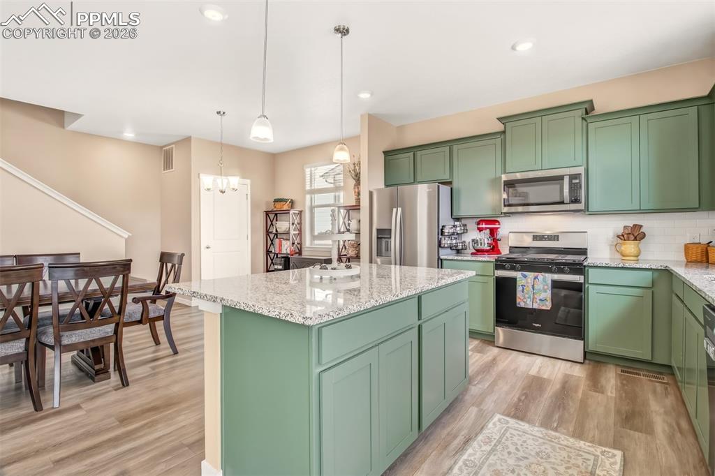 Image 5 of 31: Kitchen