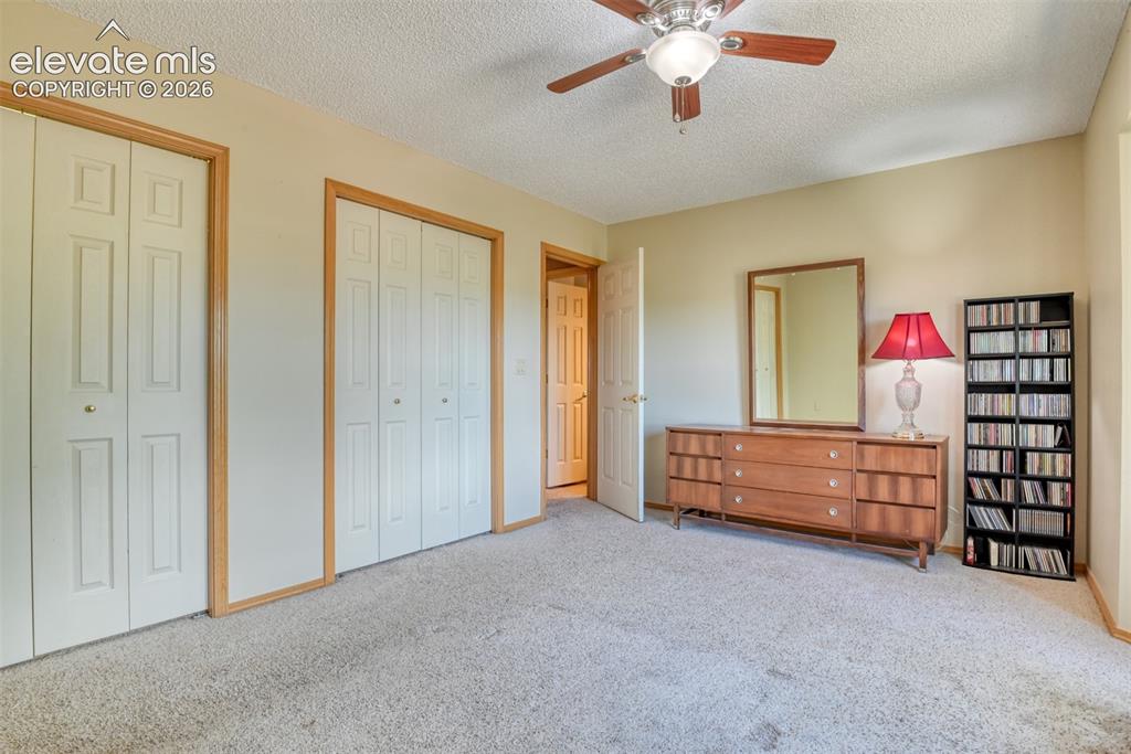 Image 19 of 44: Bedroom