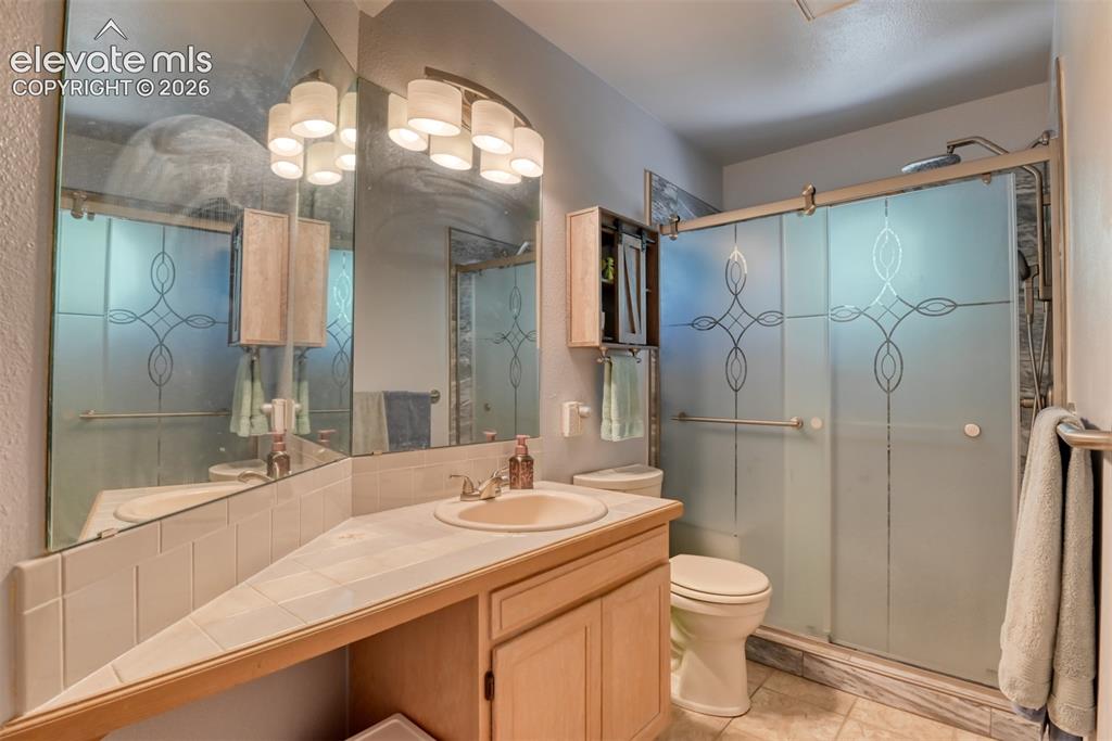 Image 20 of 44: Bathroom
