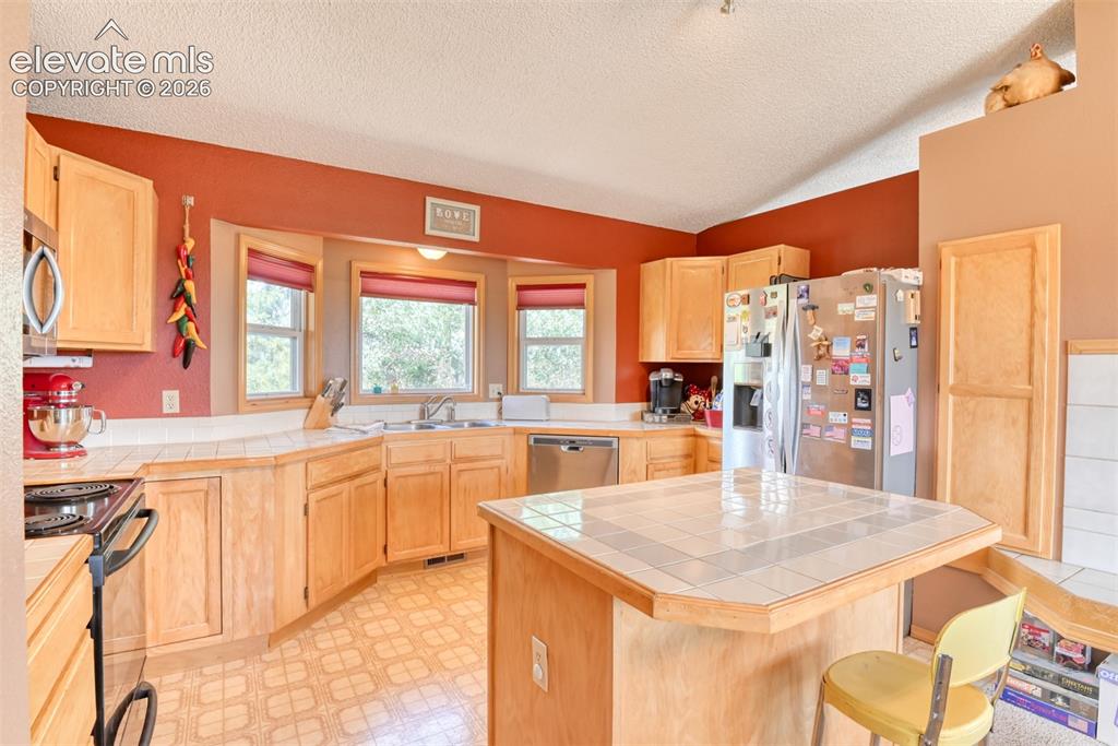 Image 9 of 44: Kitchen