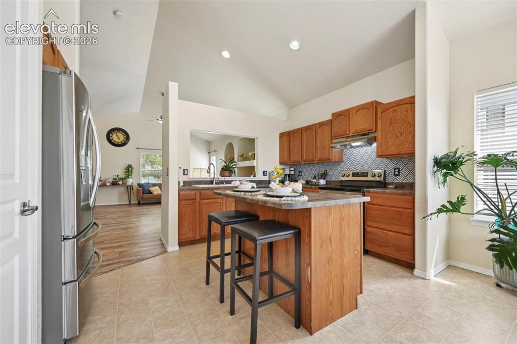 Image 12 of 32: Kitchen