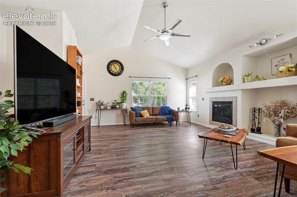Image 9 of 32: Vaulted ceilings