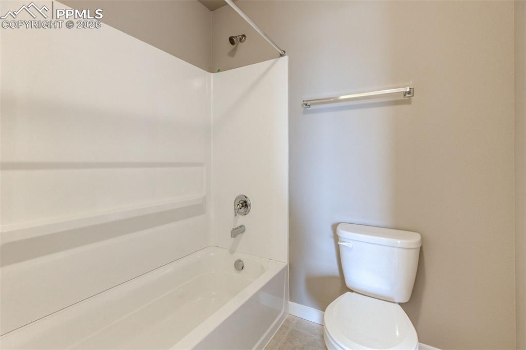 Image 14 of 21: Bathroom