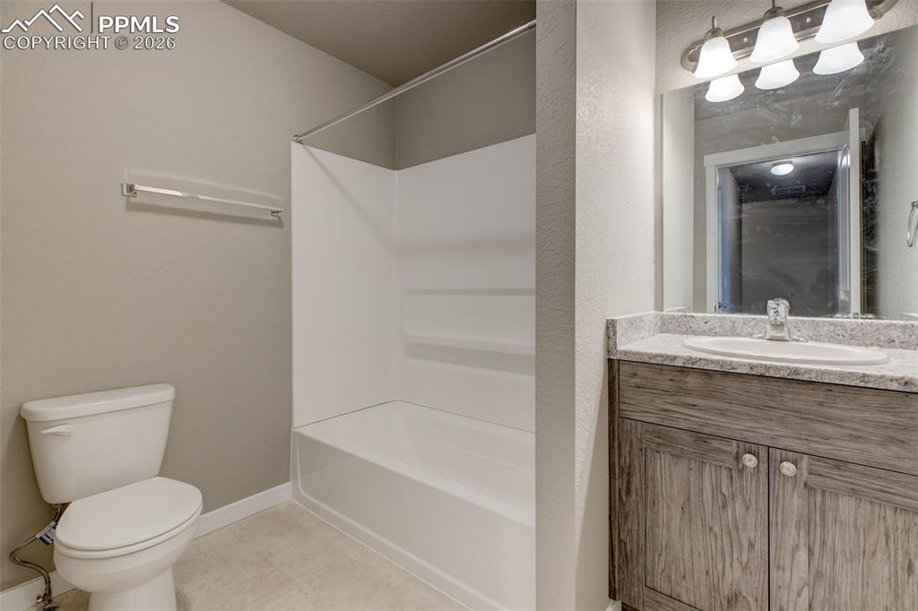 Image 19 of 21: Bathroom