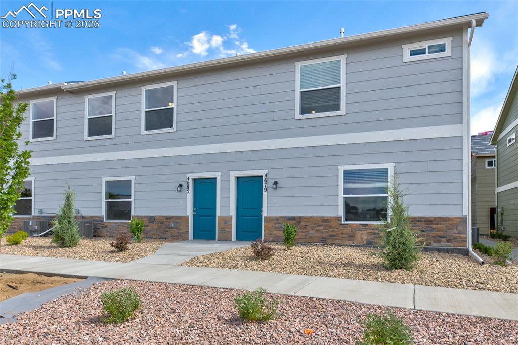 Image 3 of 21: Front of Structure