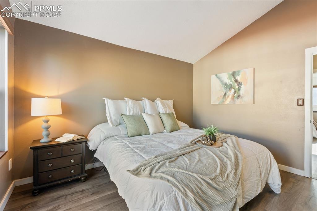 Image 17 of 46: Bedroom