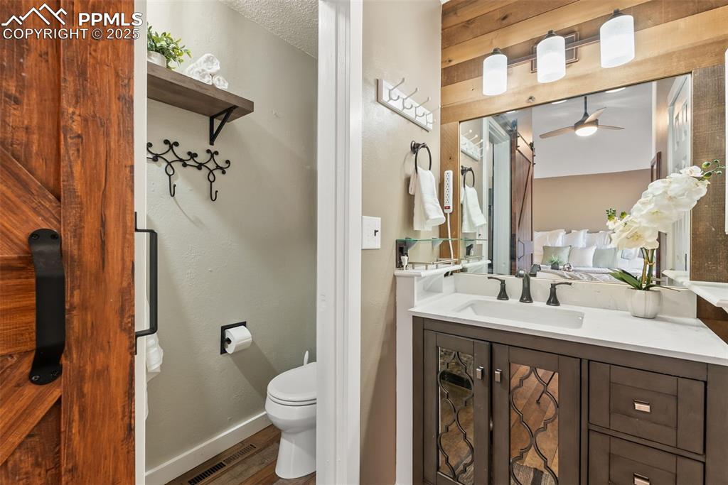 Image 19 of 46: Bathroom