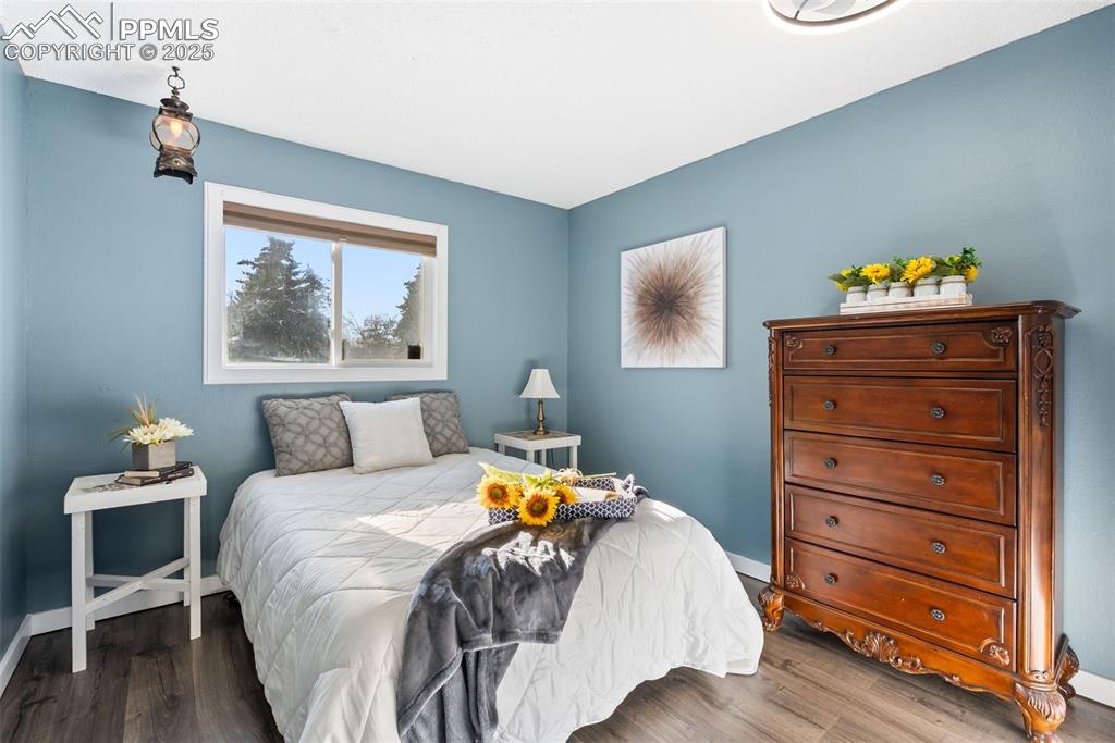 Image 23 of 46: Bedroom