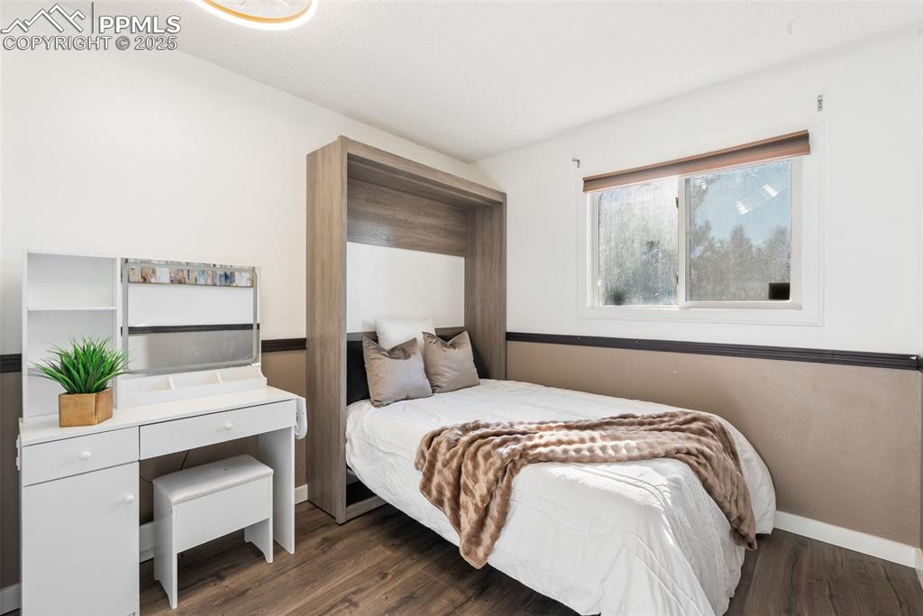 Image 24 of 46: Bedroom