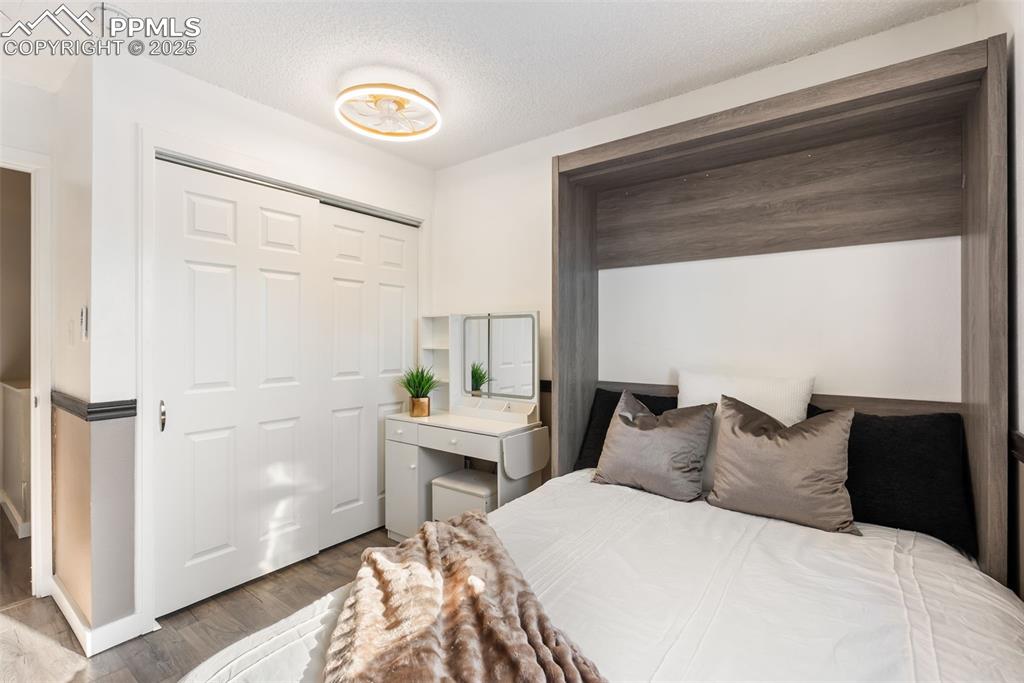 Image 25 of 46: Bedroom