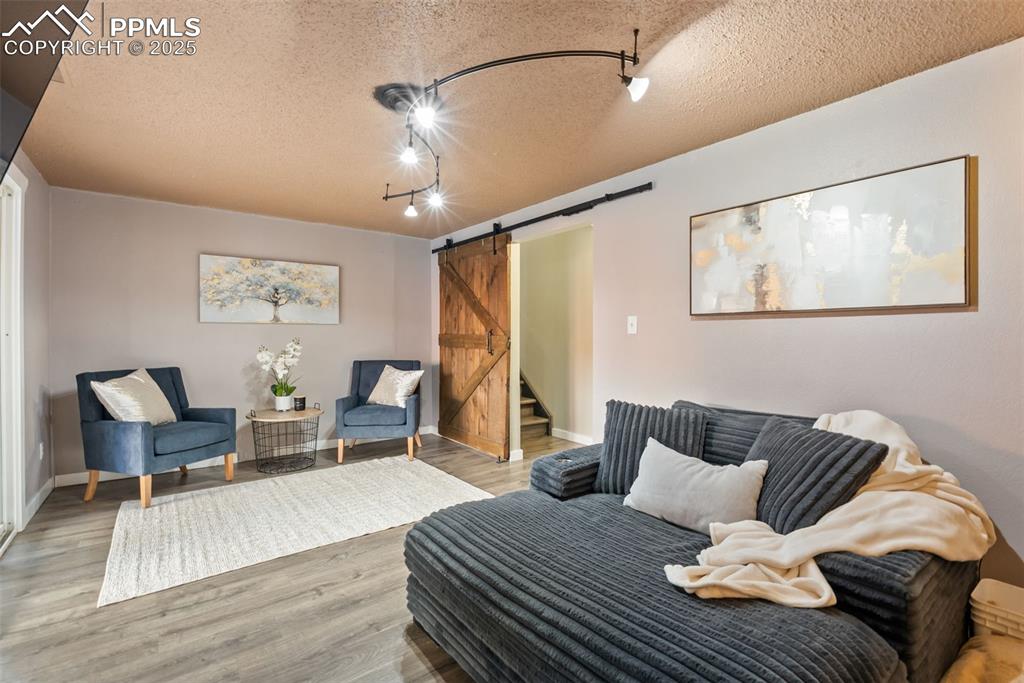 Image 29 of 46: Sitting Room