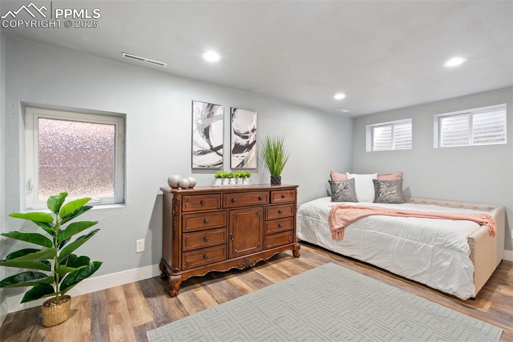 Image 33 of 46: Bedroom