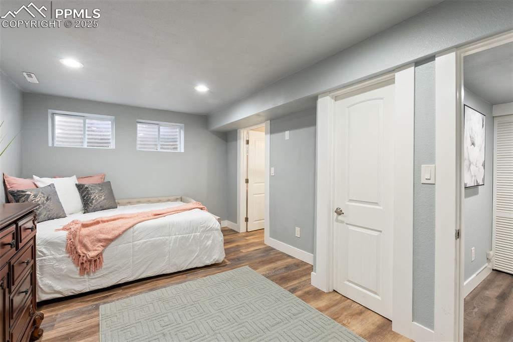 Image 34 of 46: Bedroom