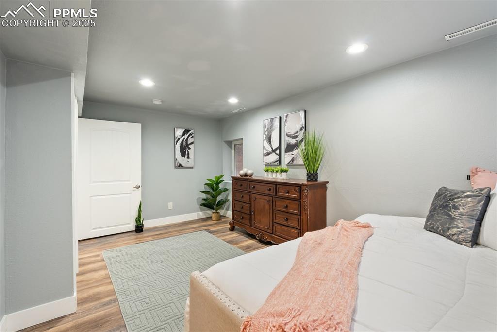 Image 35 of 46: Bedroom