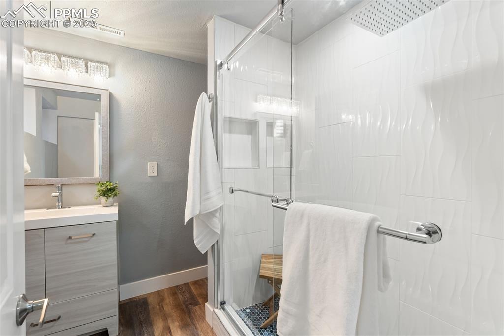 Image 36 of 46: Bathroom