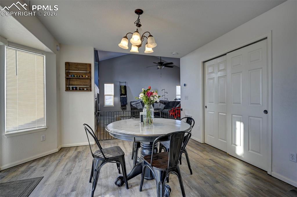 Image 10 of 32: Dining Area