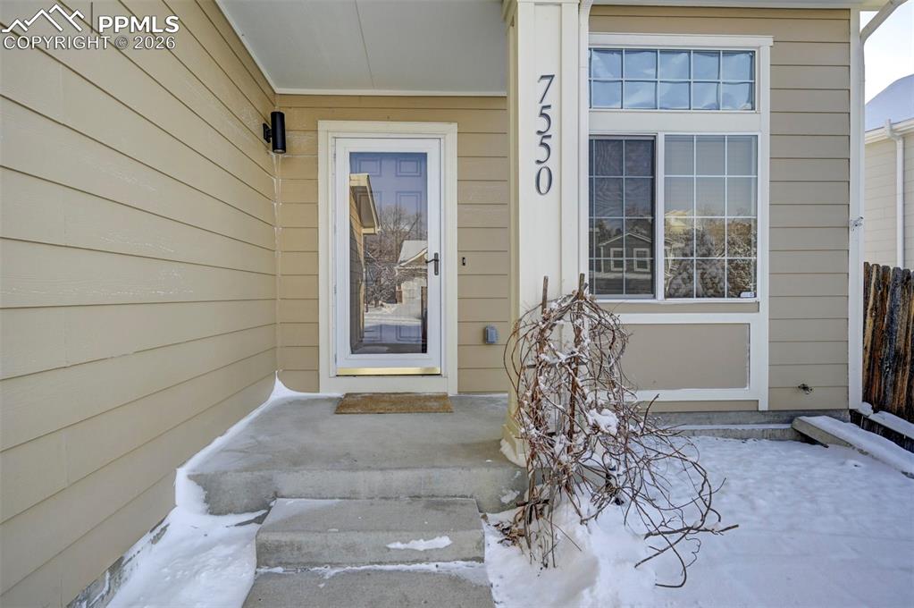 Image 3 of 32: Entry