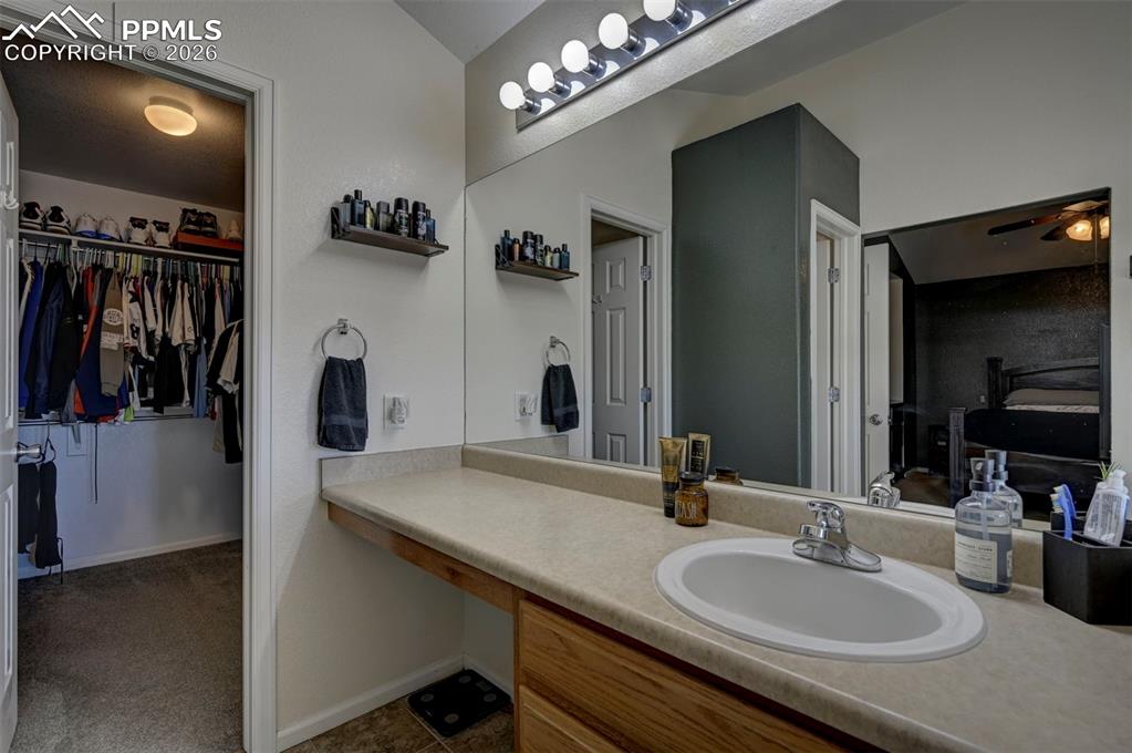 Image 31 of 32: Bathroom