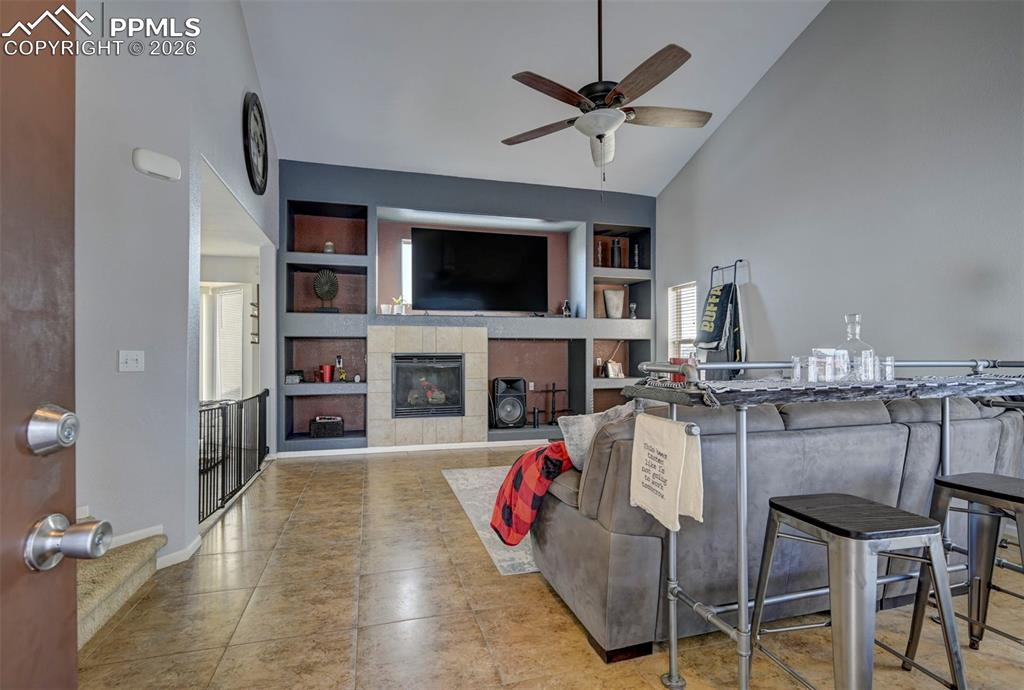 Image 4 of 32: Living Room