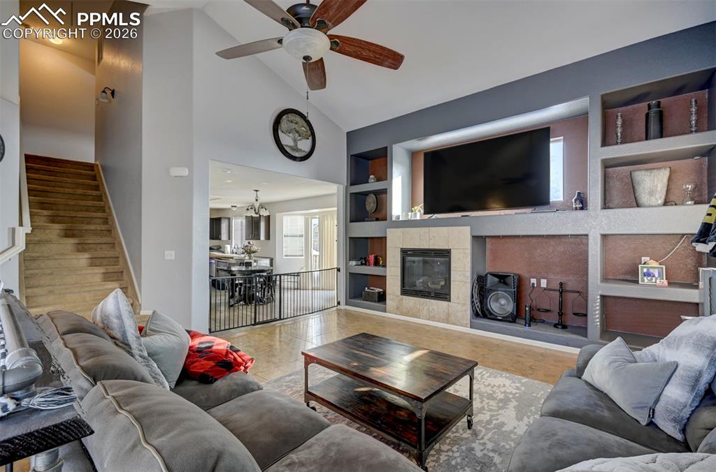 Image 8 of 32: Living Room