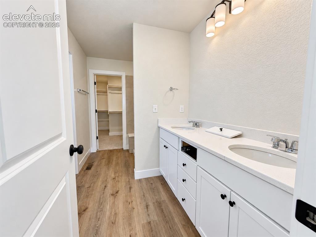 Image 17 of 28: Bathroom
