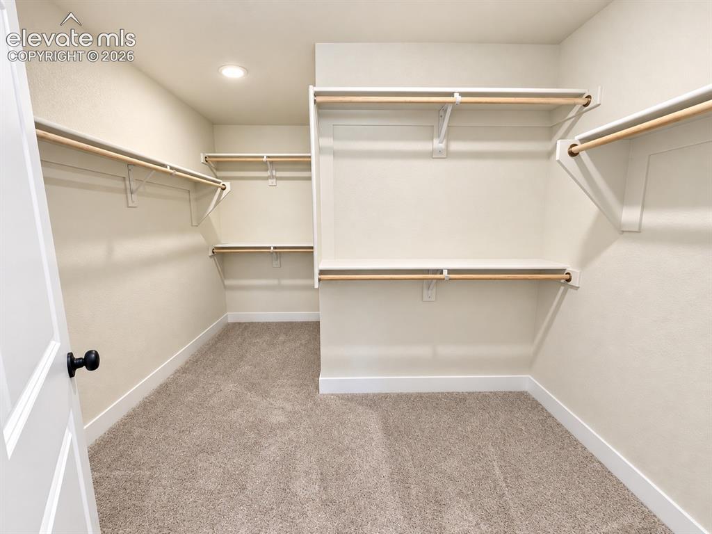 Image 18 of 28: Closet