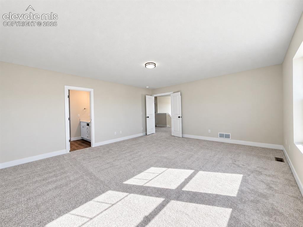Image 19 of 28: Bedroom