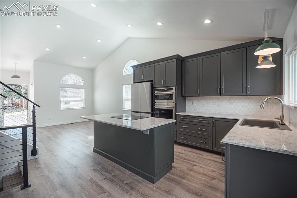 Image 11 of 46: Kitchen