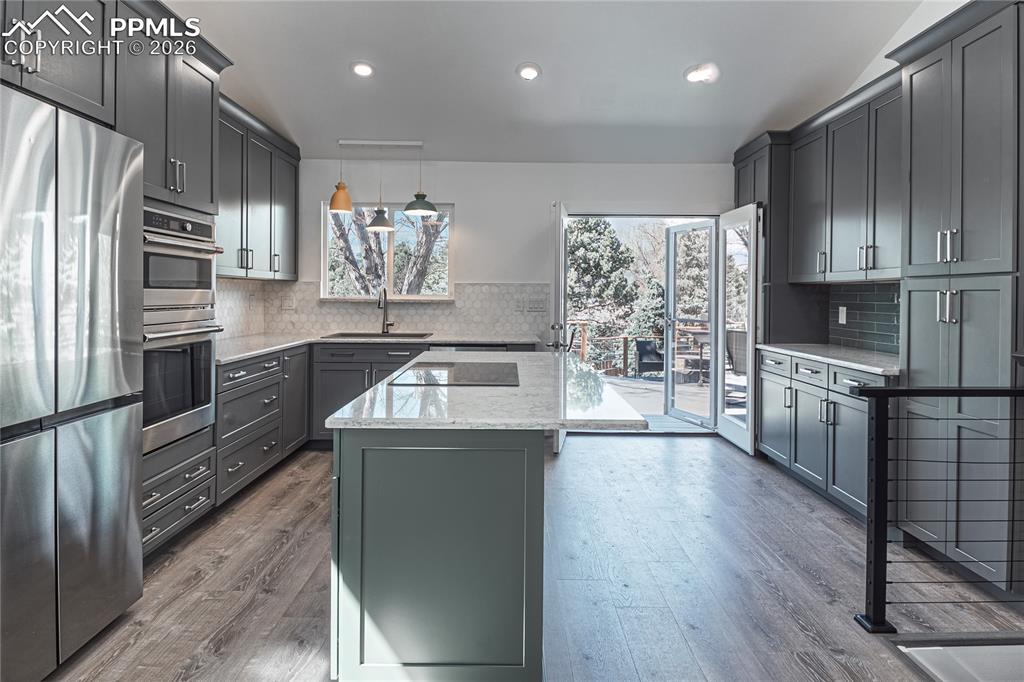 Image 13 of 46: Kitchen