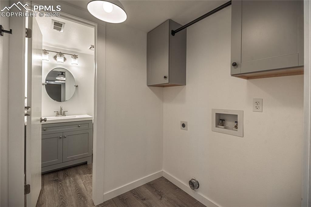 Image 24 of 46: Laundry