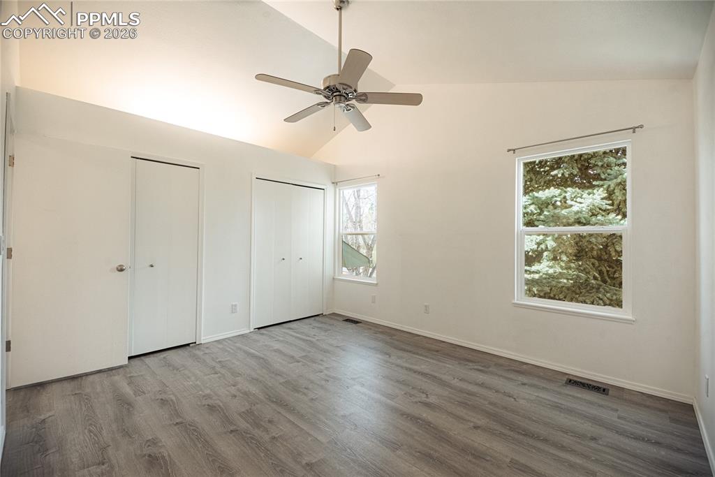 Image 31 of 46: Bedroom