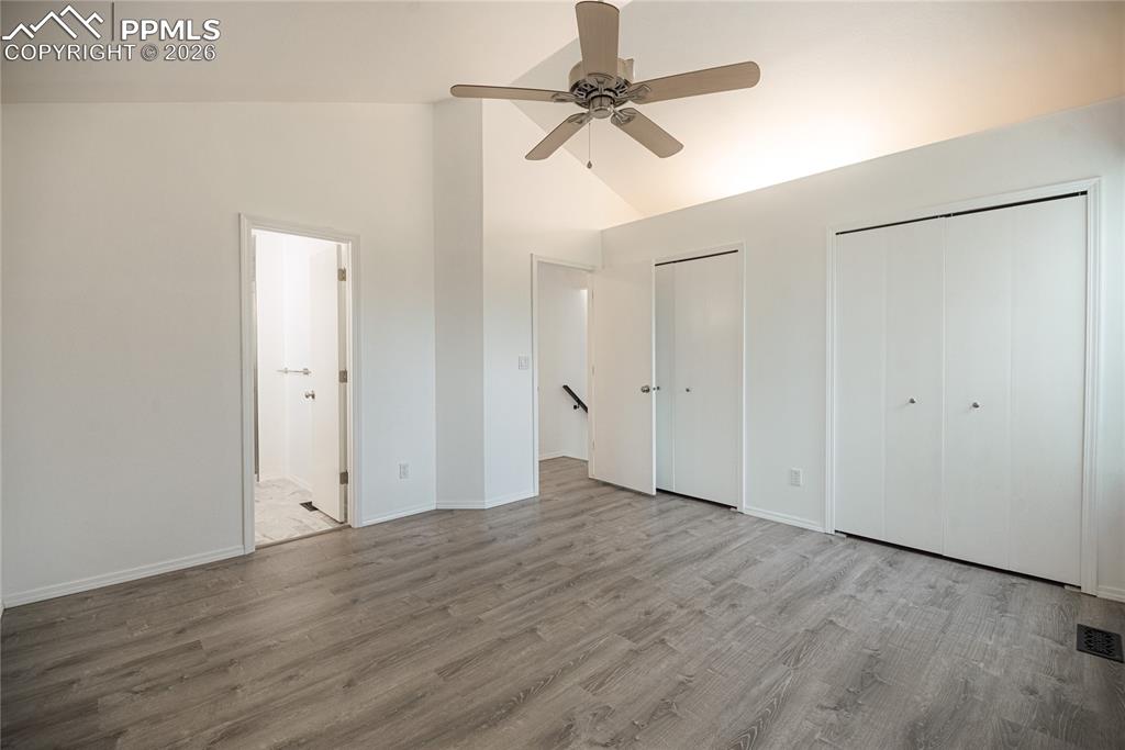 Image 32 of 46: Bedroom