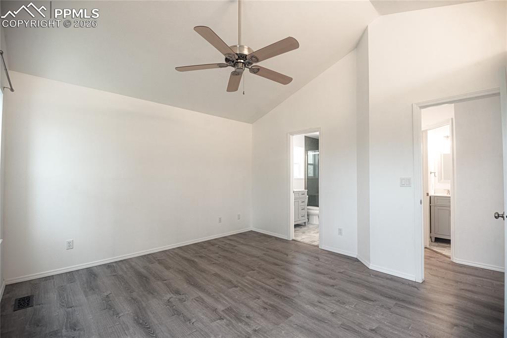 Image 33 of 46: Bedroom