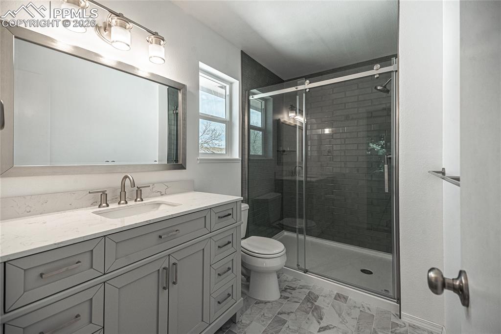 Image 34 of 46: Bathroom