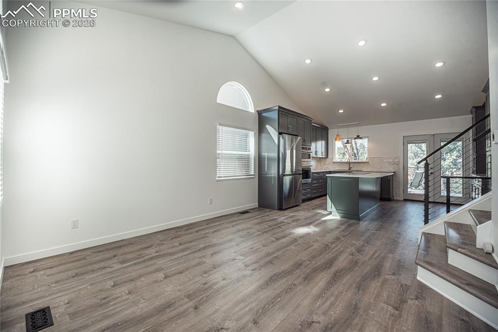 Image 4 of 46: Kitchen