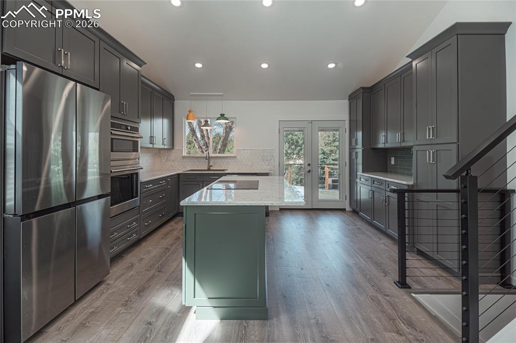 Image 7 of 46: Kitchen